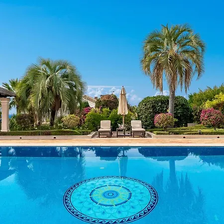 Villa About Granados
