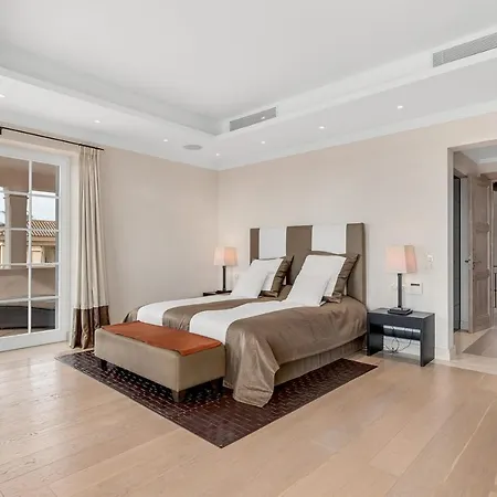About Granados Villa *