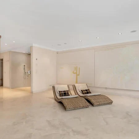 About Granados Villa Marbella